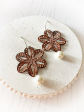 Load image into Gallery viewer, Rust Flower Earrings