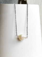 Load image into Gallery viewer, Pearl Gunmetal Necklace