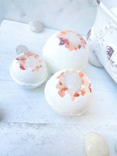 Load image into Gallery viewer, Quartz & Himalayan Salt Bath Bomb