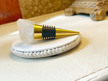 Load image into Gallery viewer, Beauty of Nature Stone Wine Stopper - White Quartz
