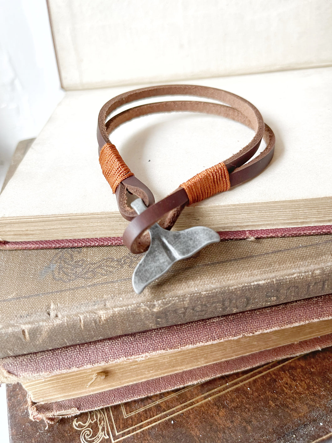 Whale Tail Cowhide Leather Bracelet - Brown